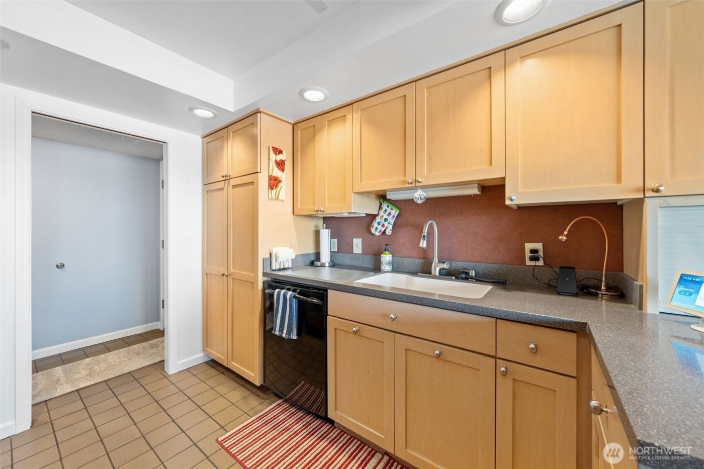 28313 Redondo Way S #102, Des Moines, WA 98198