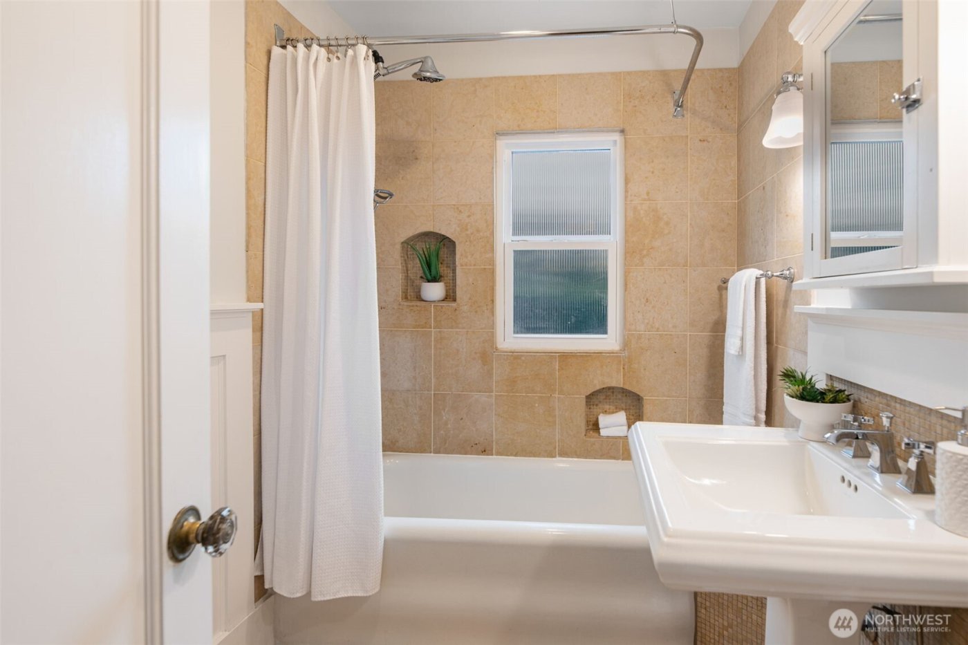 5233 S Orchard Terrace , Seattle, WA 98118