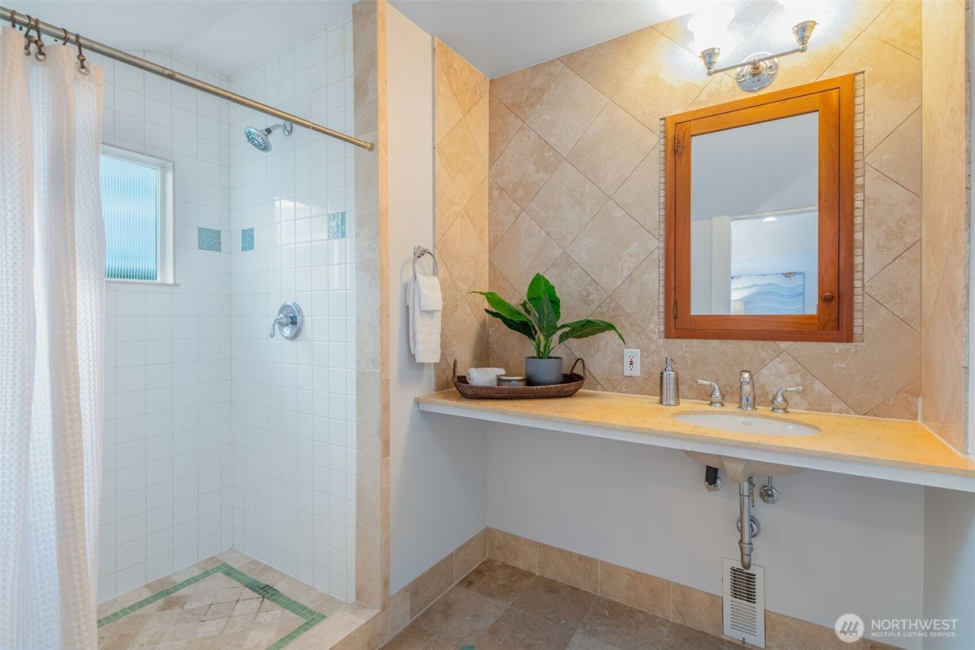 5233 S Orchard Terrace , Seattle, WA 98118