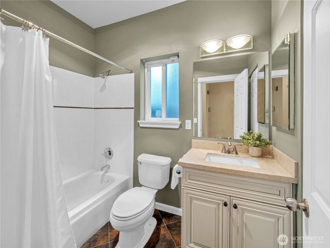 6100 NE 181st Street #4, Kenmore, WA 98028