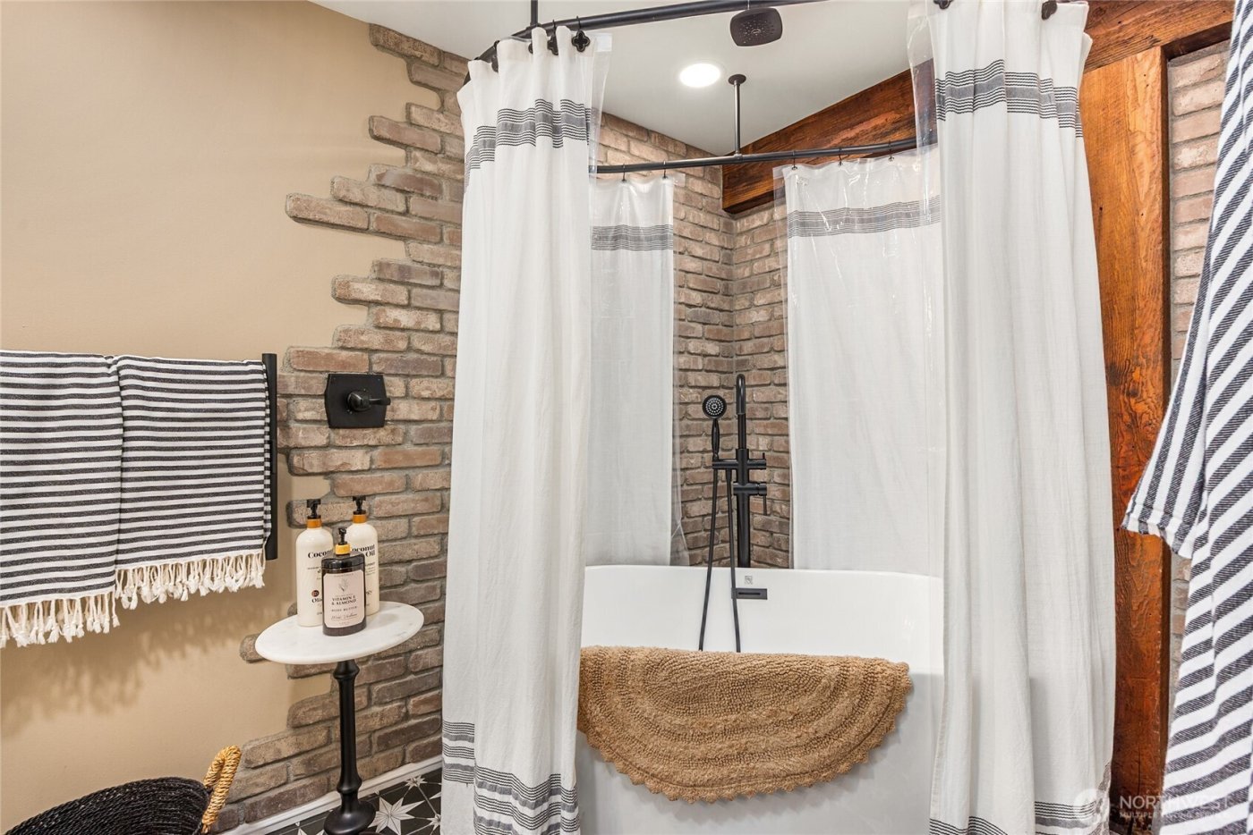 312 Avenue D , Snohomish, WA 98290