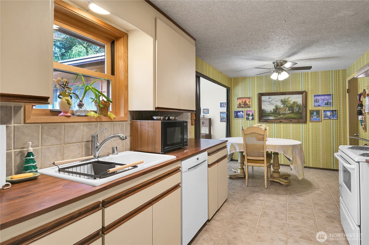 18703 50th Avenue NE, Lake Forest Park, WA 98155