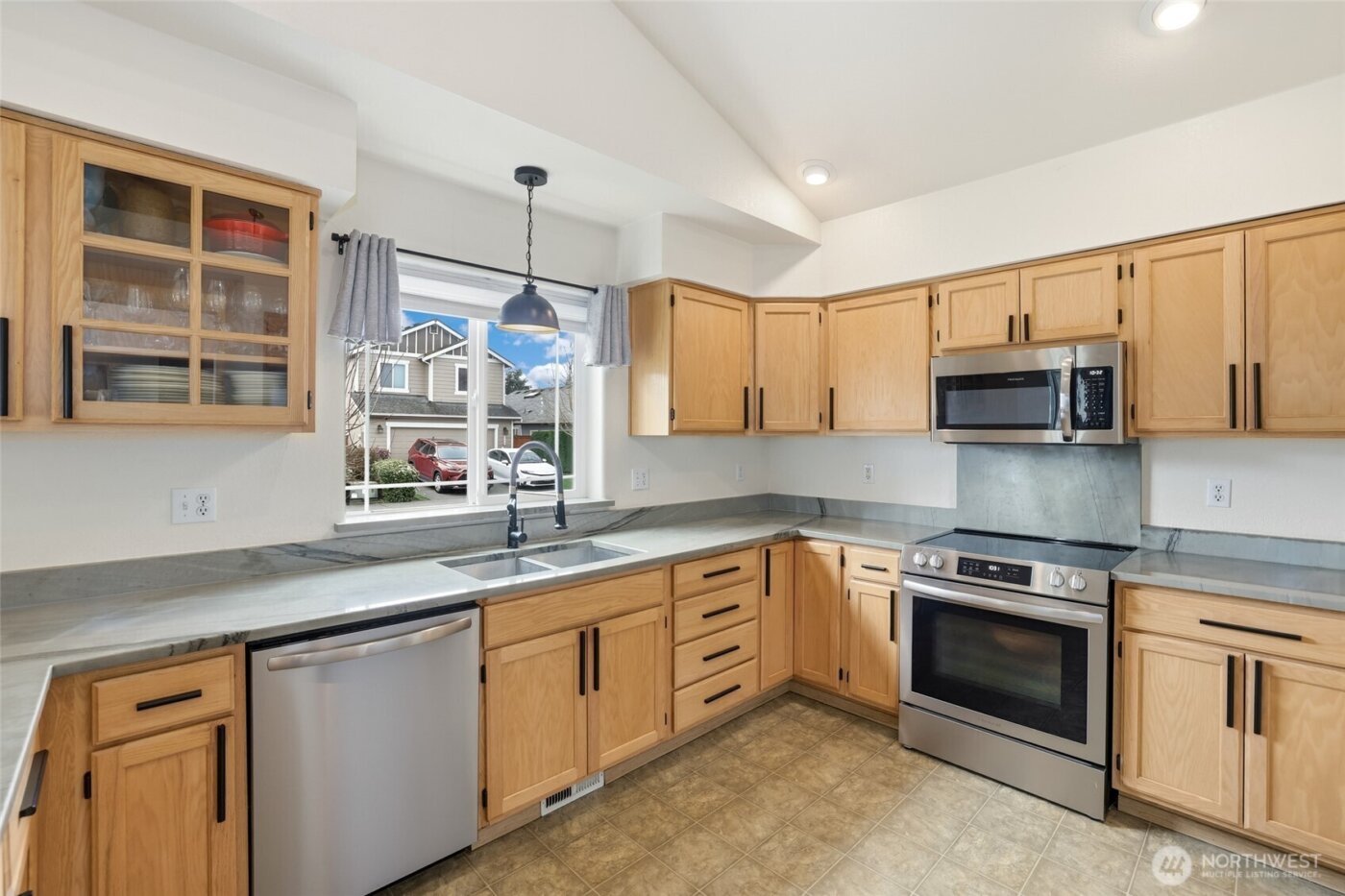 1630 Sundrop Lane SE, Tumwater, WA 98501