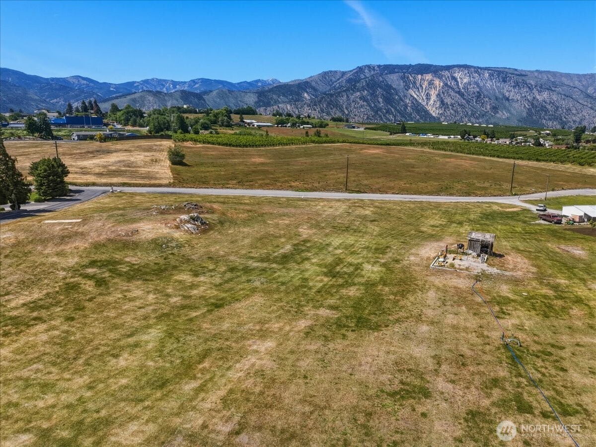 1594 Green Avenue , Manson, WA 98831