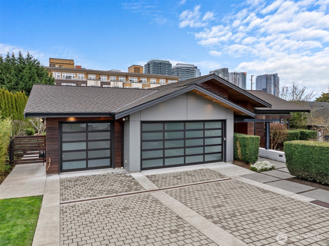 1014 Belfair Road , Bellevue, WA 98004