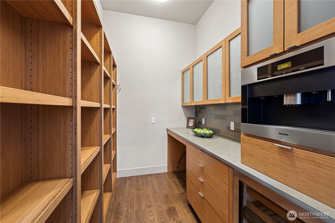 1014 Belfair Road , Bellevue, WA 98004