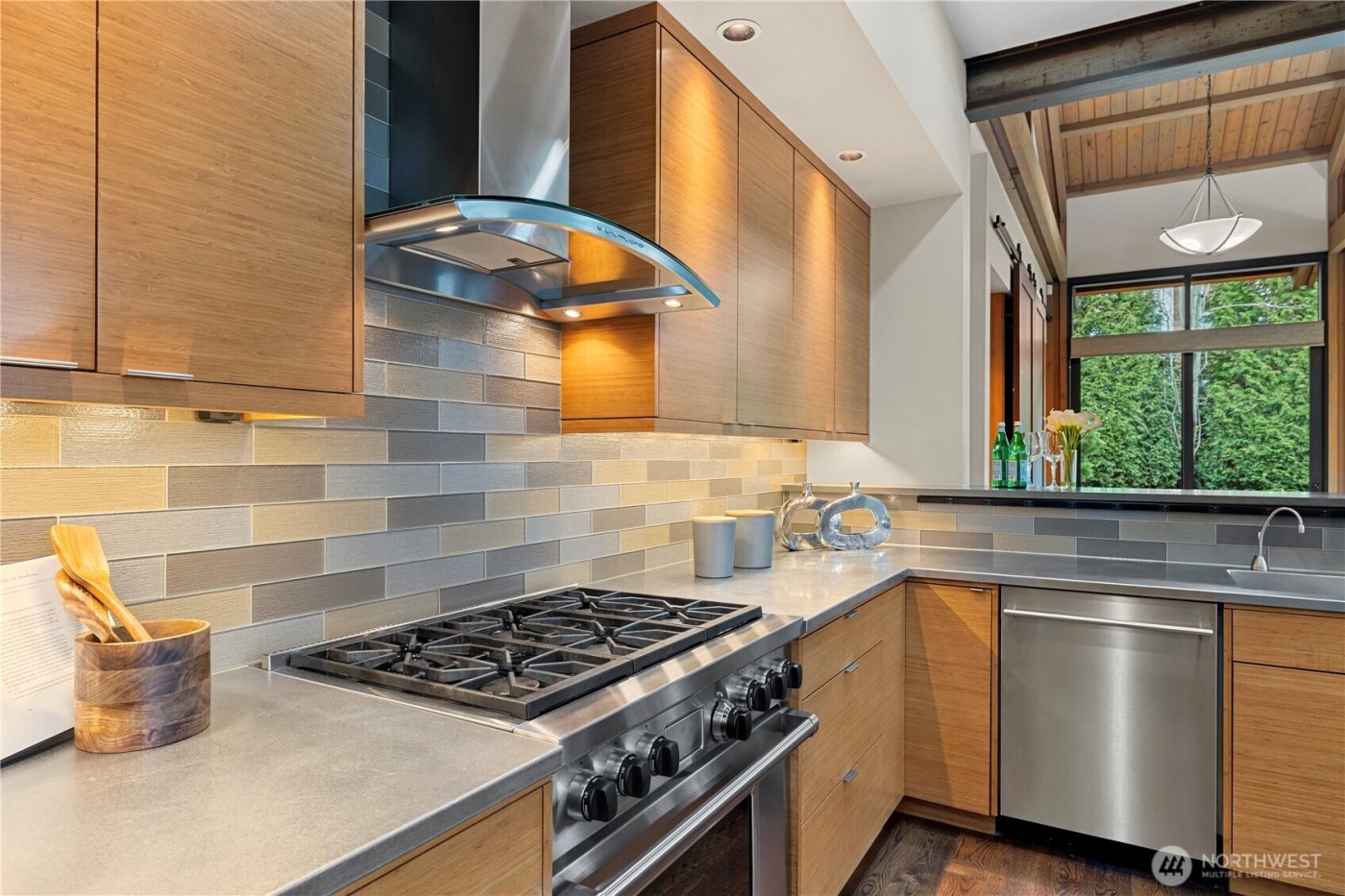 1014 Belfair Road , Bellevue, WA 98004