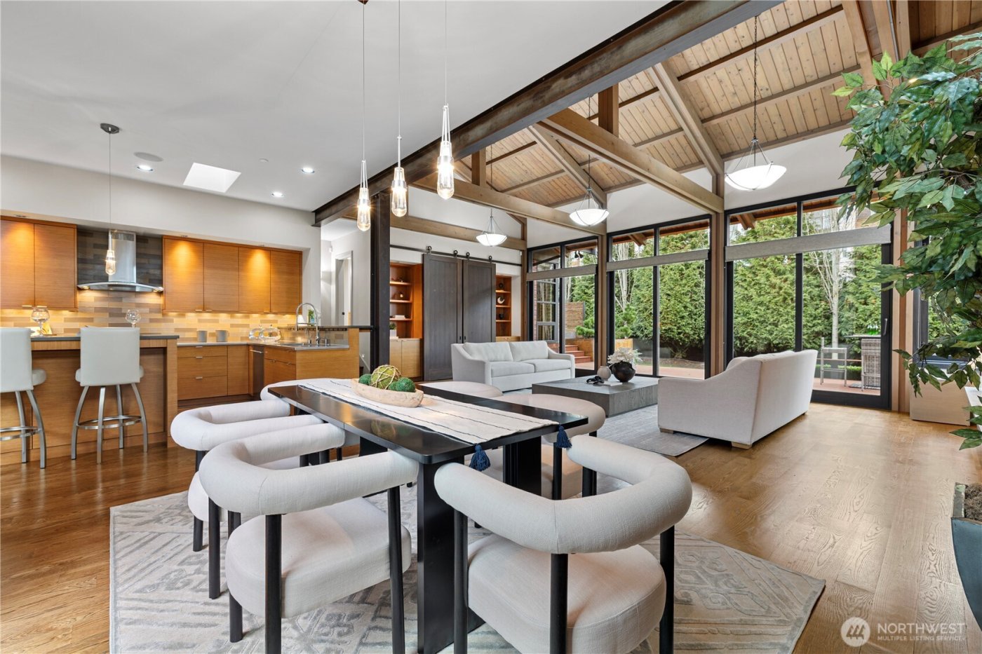 1014 Belfair Road , Bellevue, WA 98004