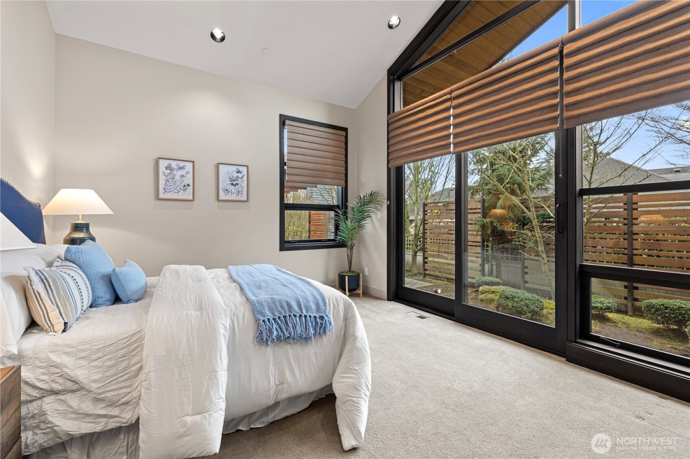 1014 Belfair Road , Bellevue, WA 98004