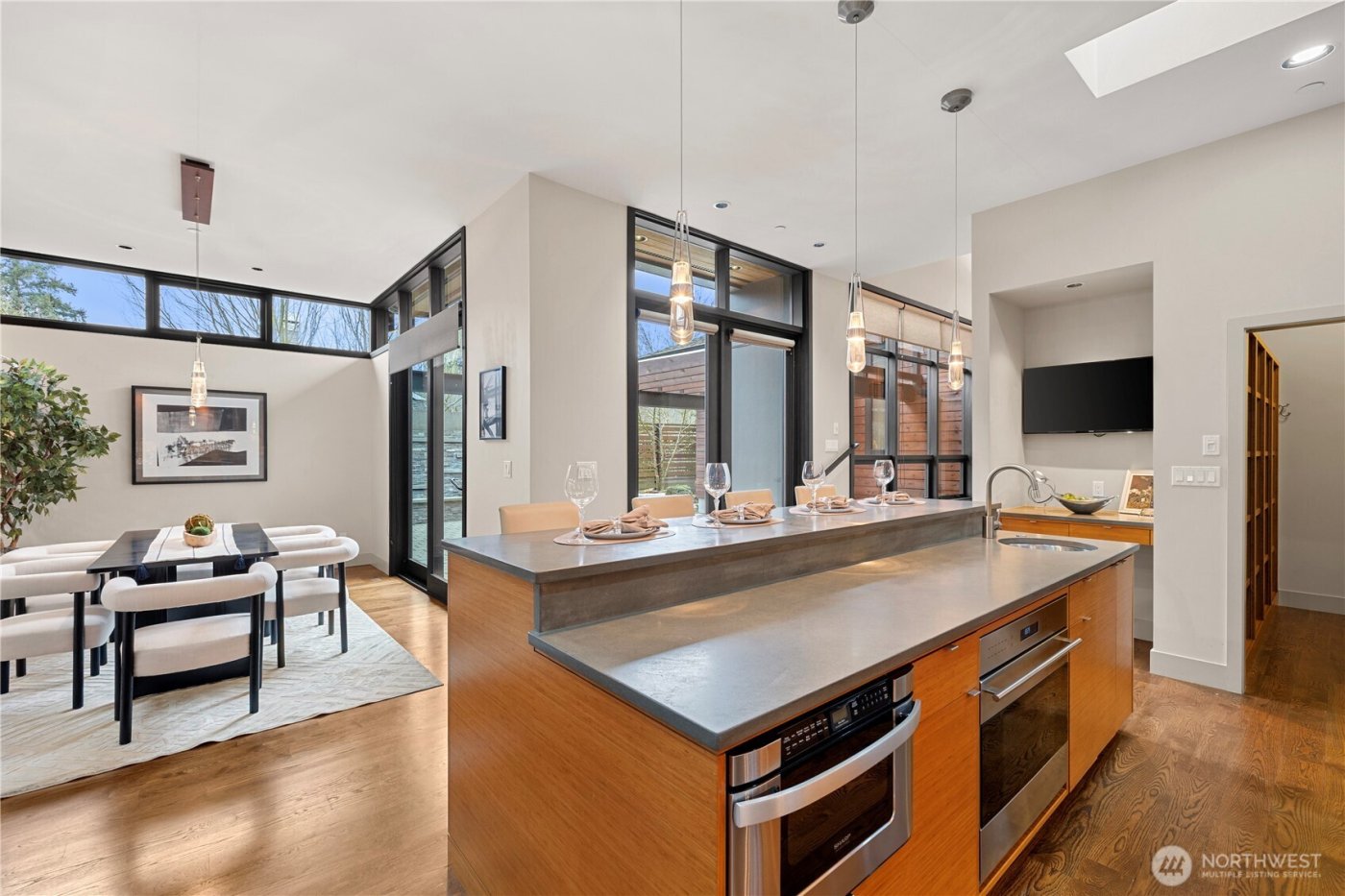 1014 Belfair Road , Bellevue, WA 98004