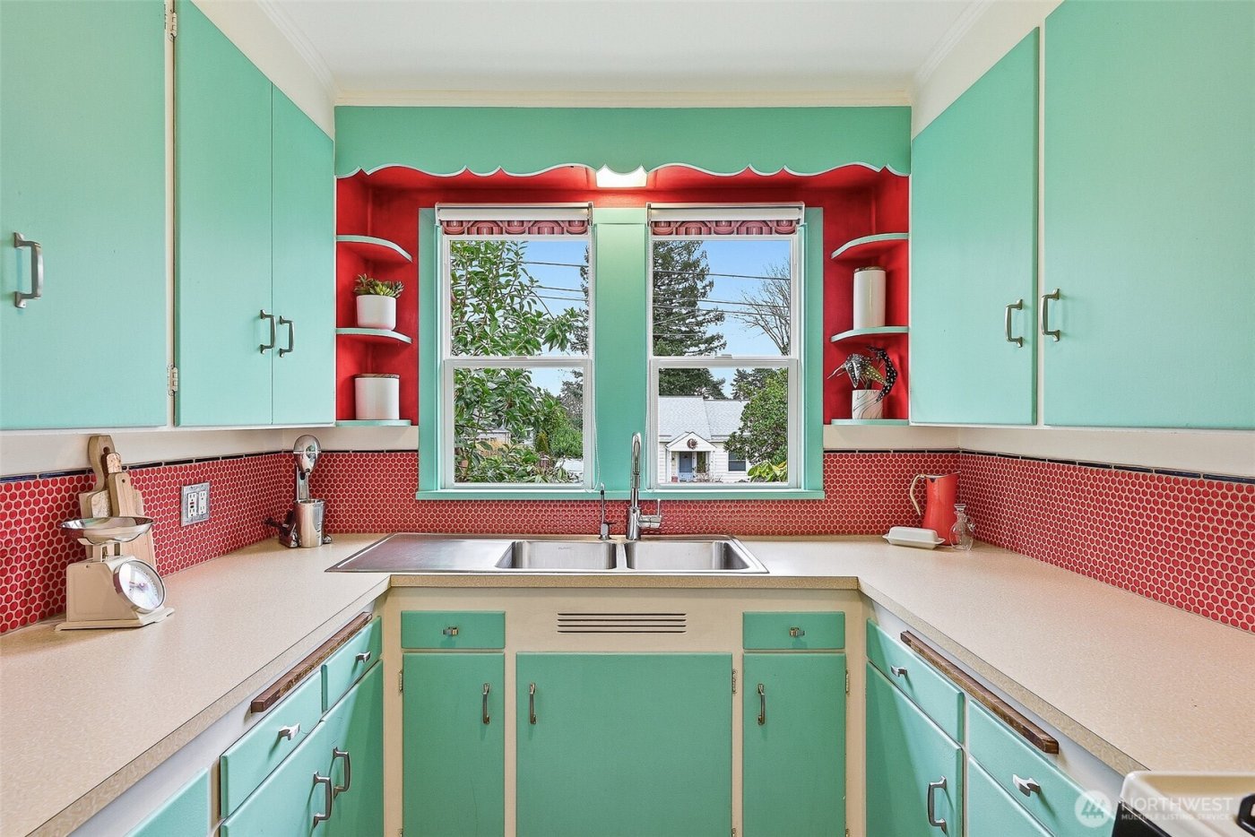 11249 Fremont Avenue N, Seattle, WA 98133