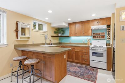 11249 Fremont Avenue N, Seattle, WA 98133 - Photo 15