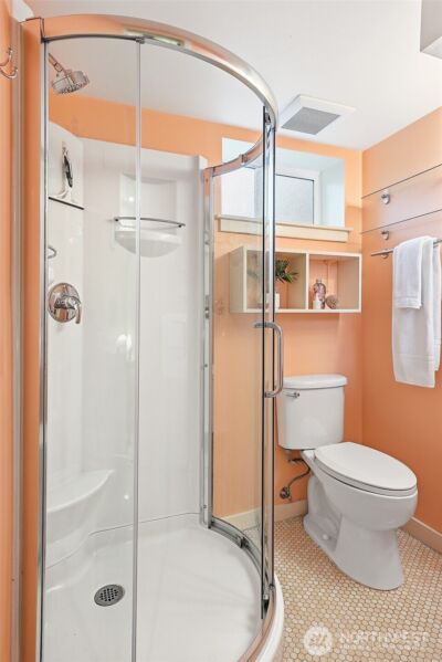 11249 Fremont Avenue N, Seattle, WA 98133 - Photo 16