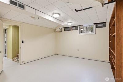 11249 Fremont Avenue N, Seattle, WA 98133 - Photo 17