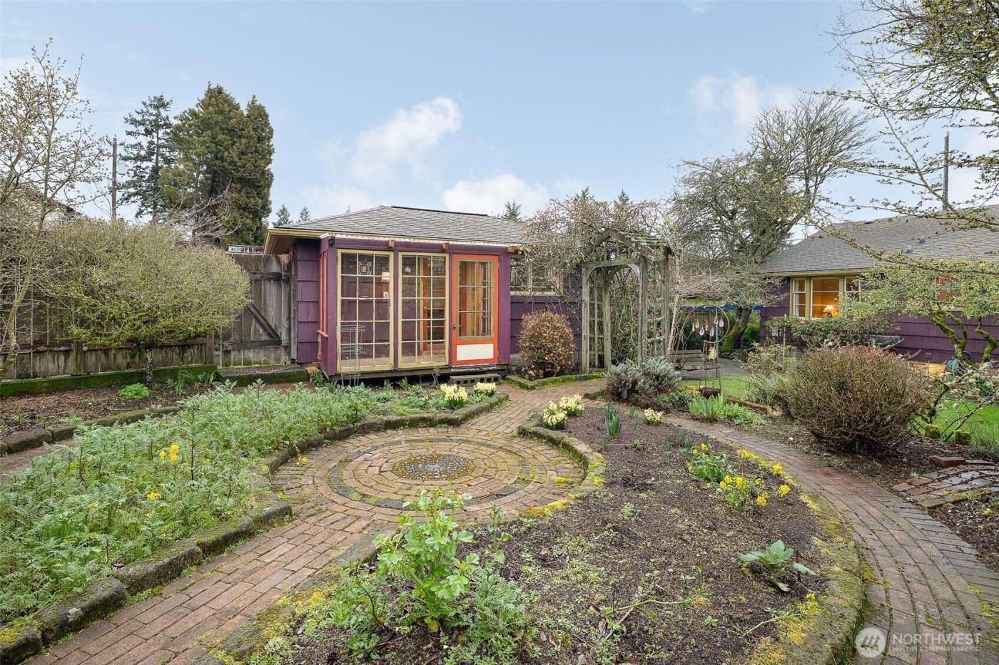 11249 Fremont Avenue N, Seattle, WA 98133