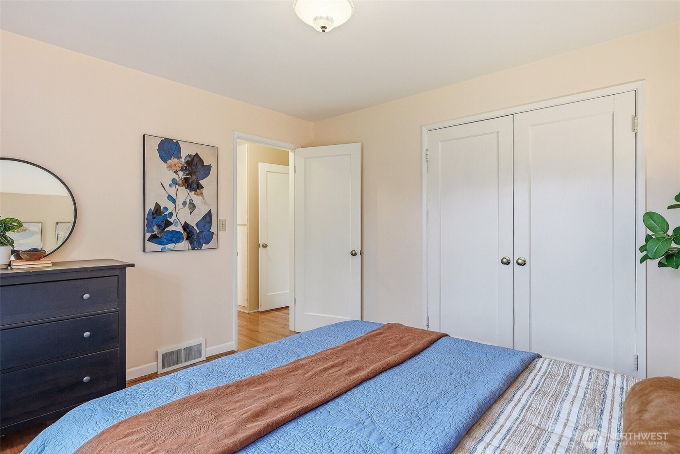 11249 Fremont Avenue N, Seattle, WA 98133