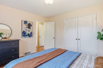 11249 Fremont Avenue N, Seattle, WA 98133 - Photo 6