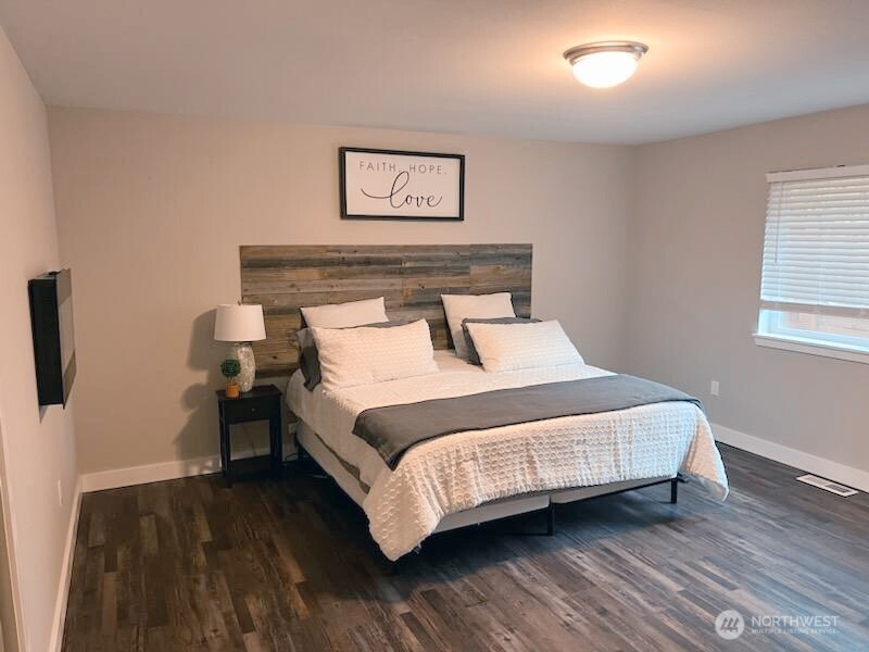 5031 E Rasor Road W, Belfair, WA 98528