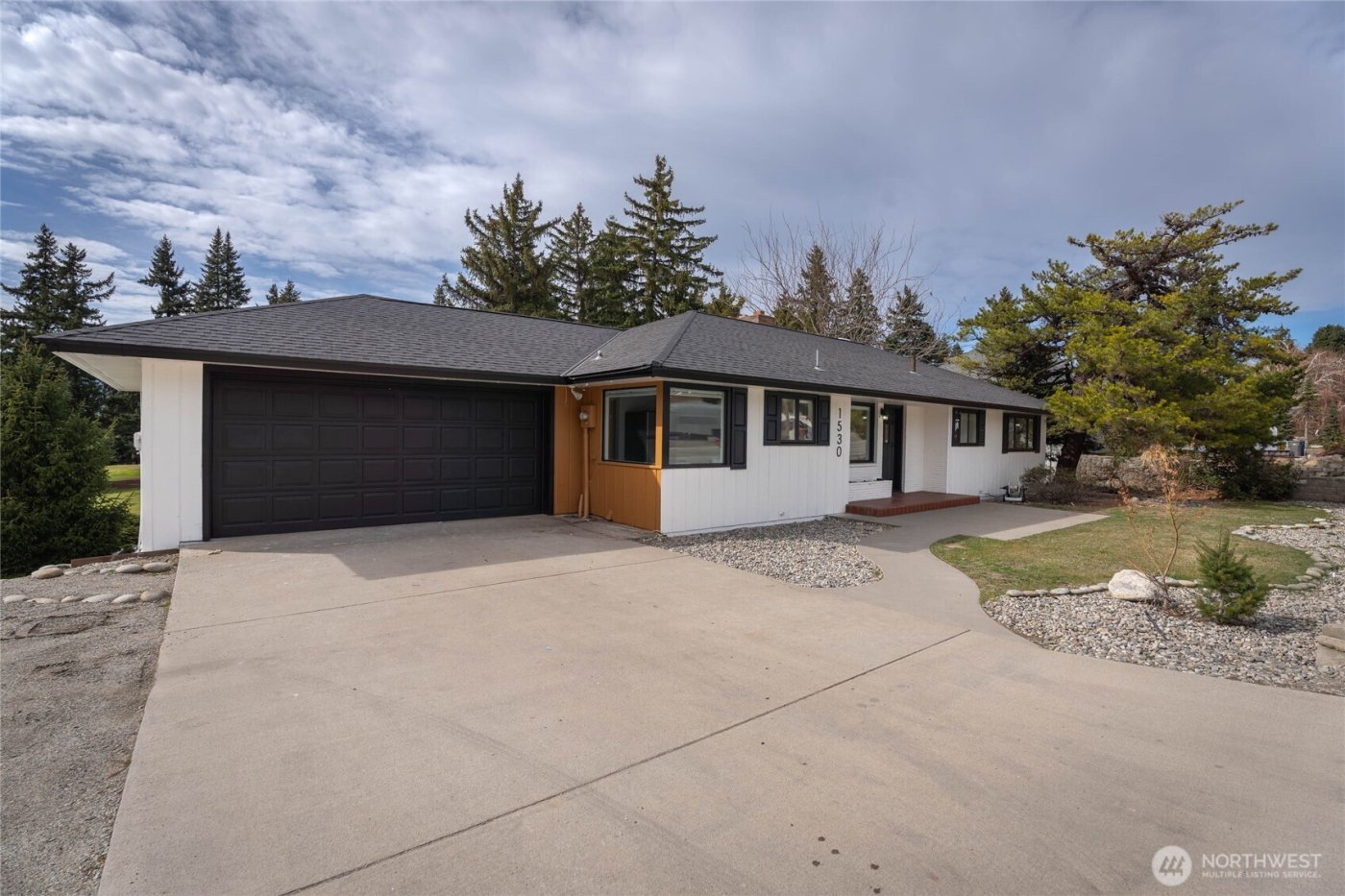 1530 Eastmont Avenue , East Wenatchee, WA 98802