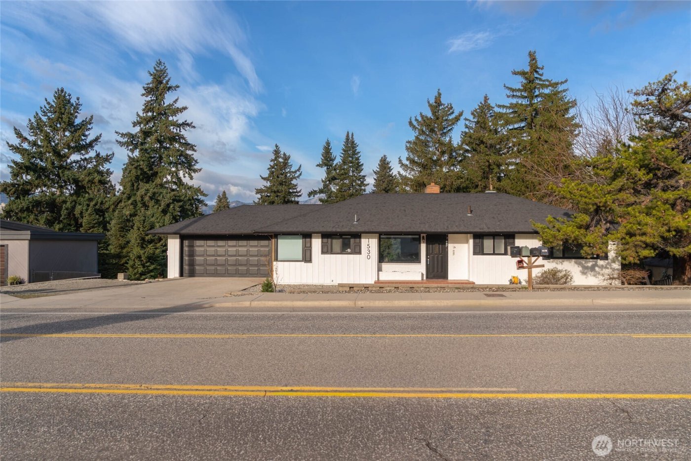 1530 Eastmont Avenue , East Wenatchee, WA 98802