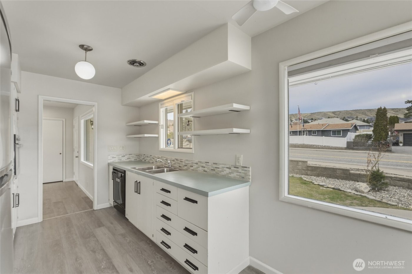 1530 Eastmont Avenue , East Wenatchee, WA 98802