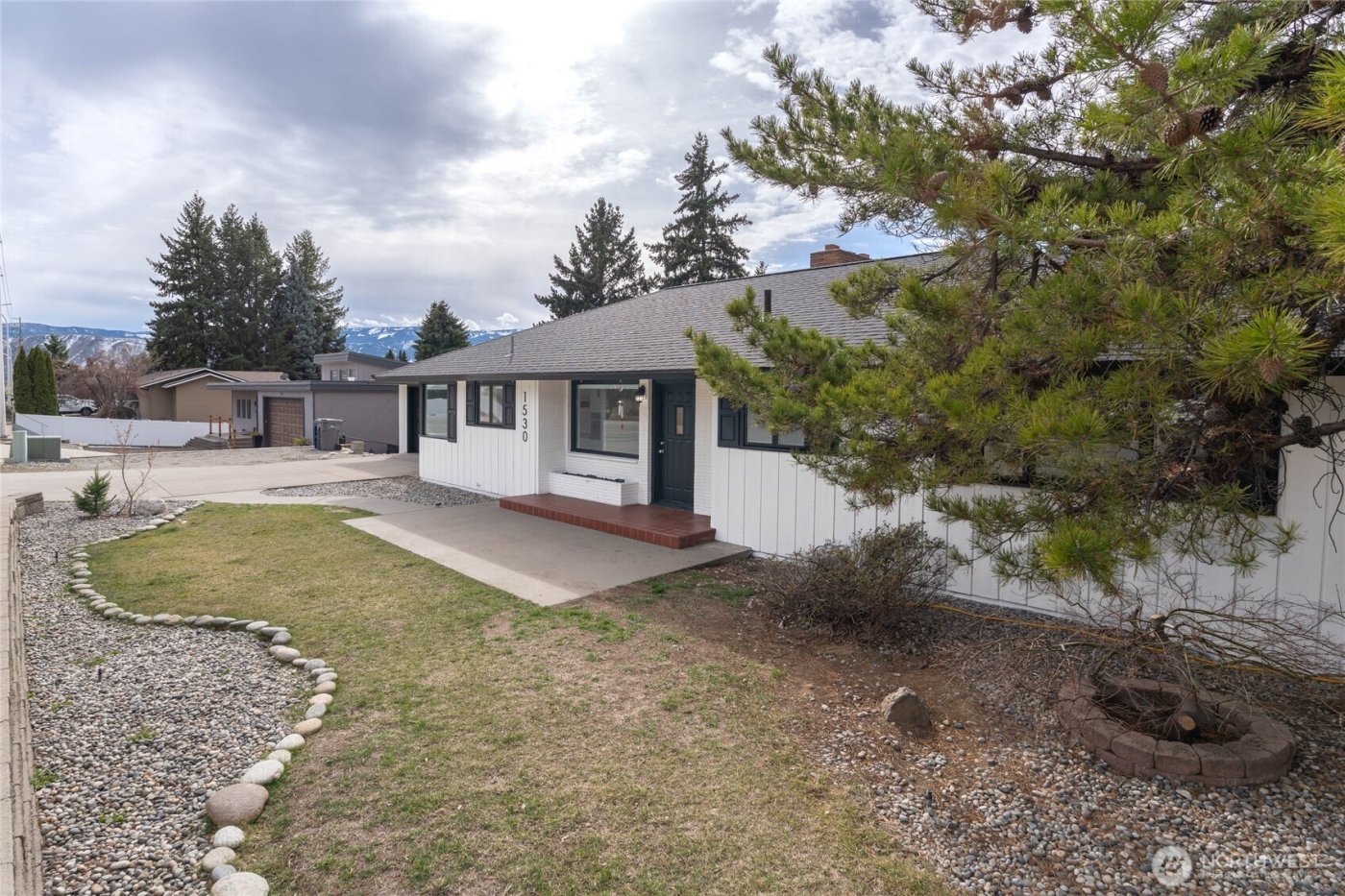 1530 Eastmont Avenue , East Wenatchee, WA 98802