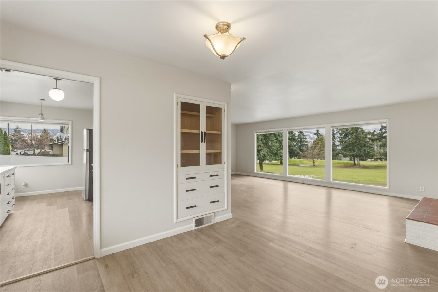 1530 Eastmont Avenue , East Wenatchee, WA 98802