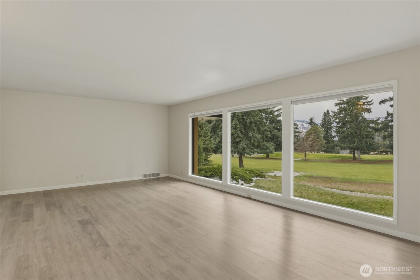 1530 Eastmont Avenue , East Wenatchee, WA 98802