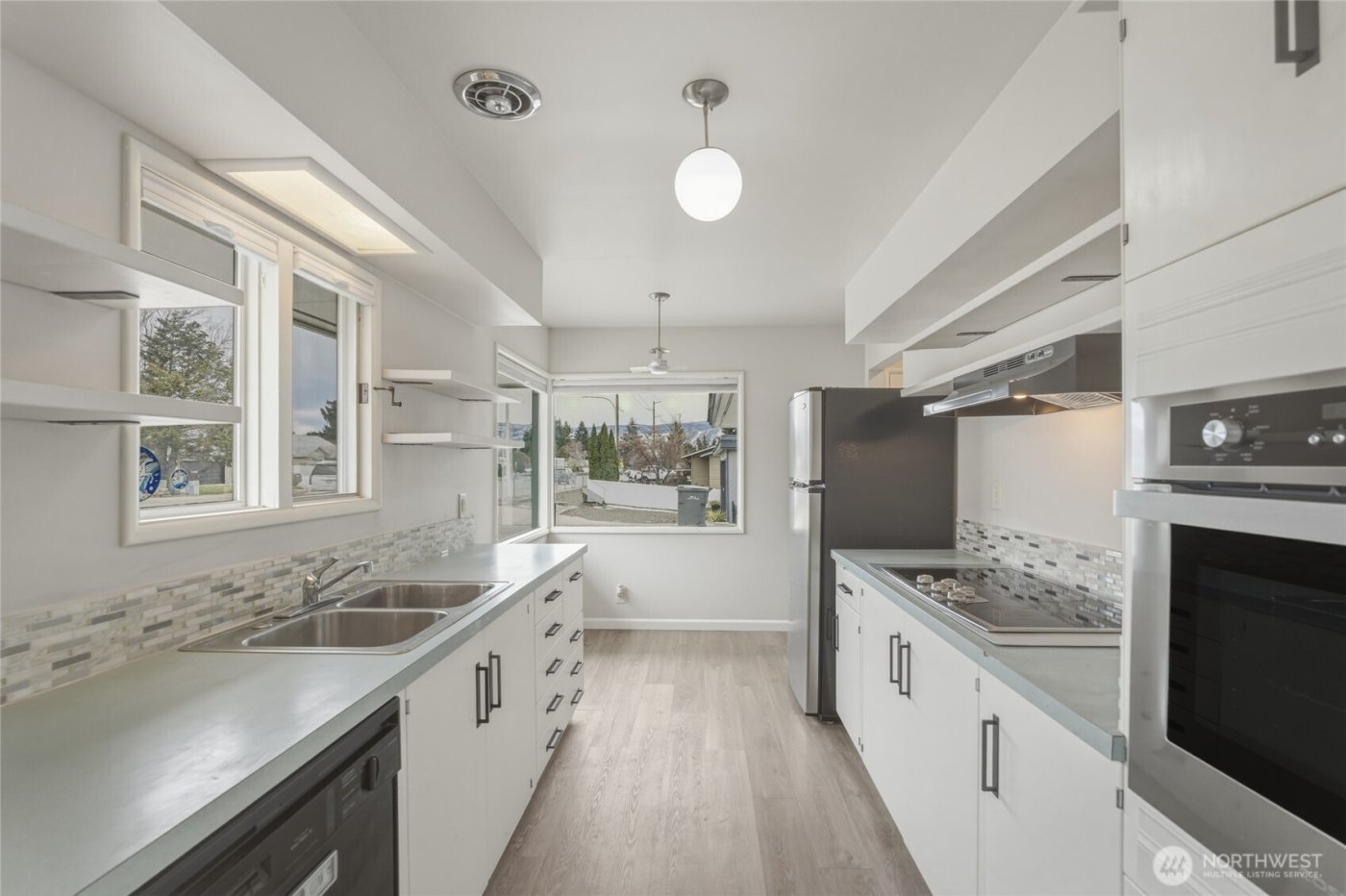 1530 Eastmont Avenue , East Wenatchee, WA 98802