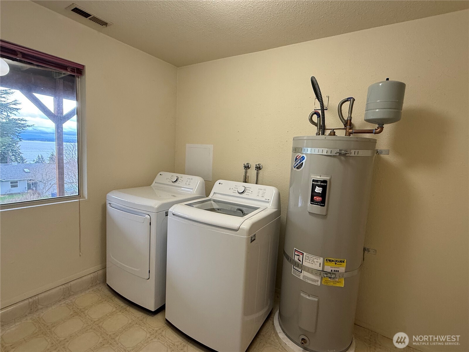 1256 Mount Baker Avenue , Camano Island, WA 98282