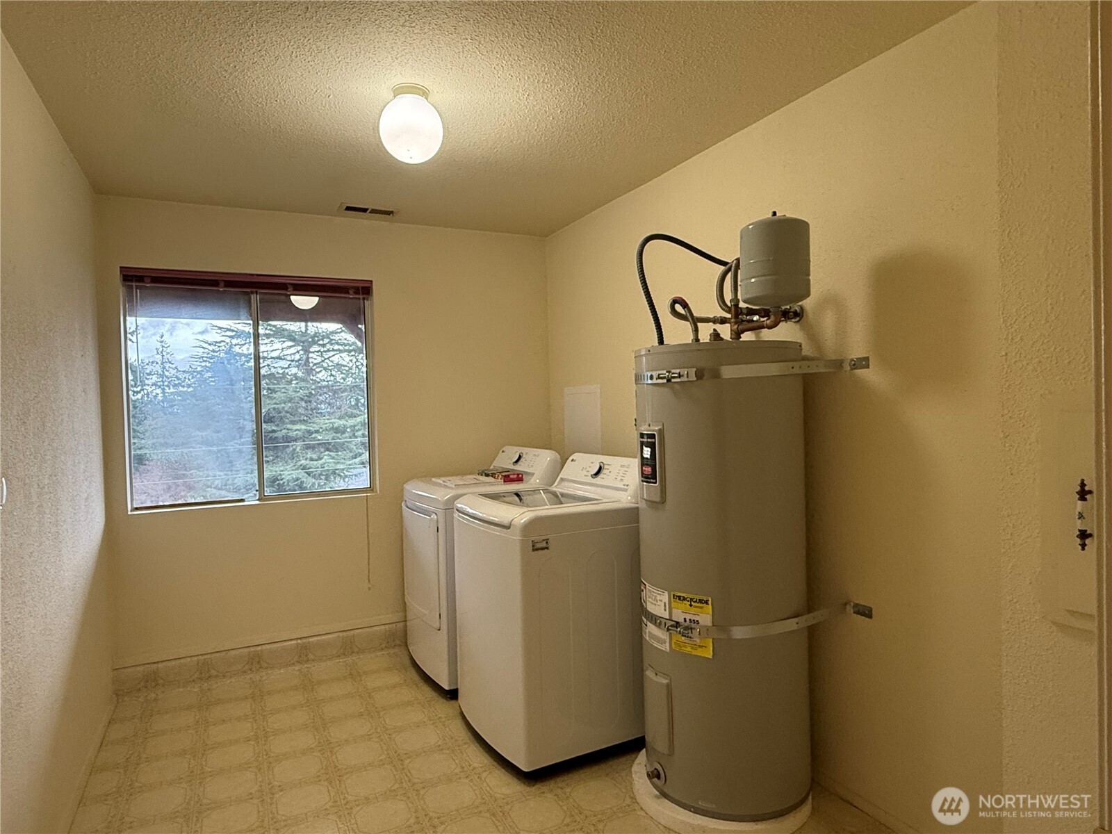 1256 Mount Baker Avenue , Camano Island, WA 98282