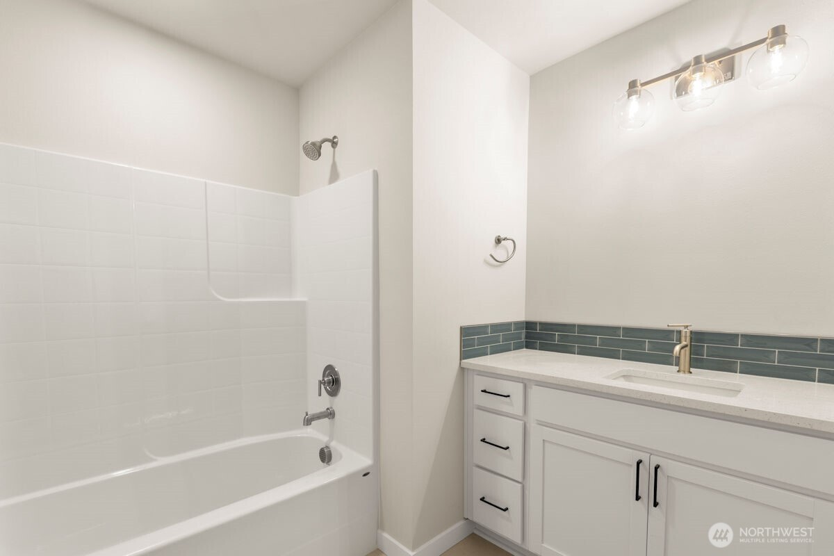 16823 Alder Way #G6, Lynnwood, WA 98037