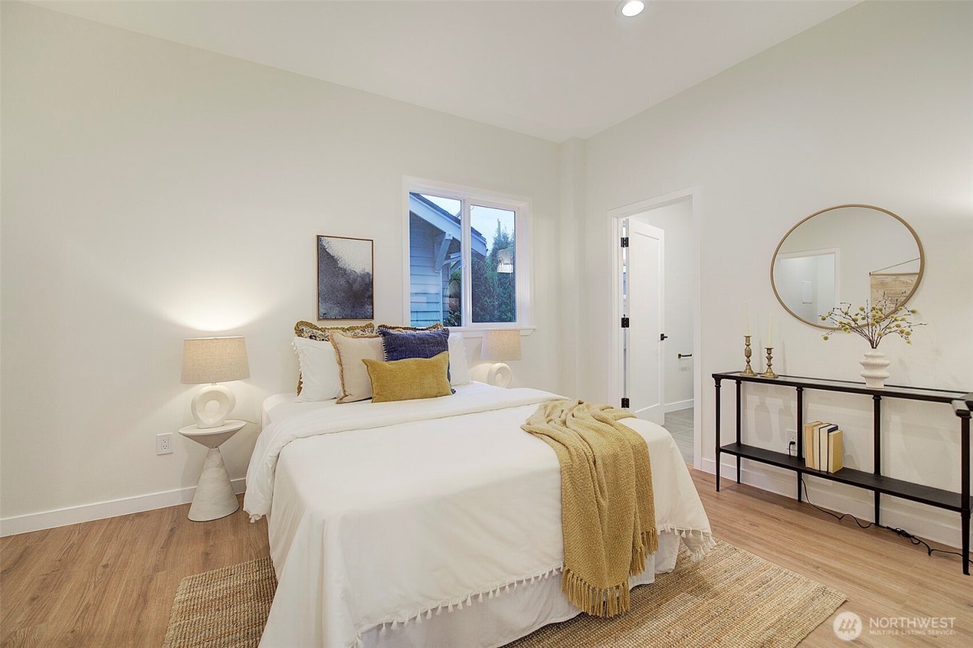 7008 Linden Avenue N, Seattle, WA 98103-5108