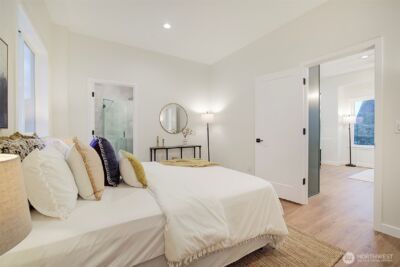 7008 Linden Avenue N, Seattle, WA 98103-5108 - Photo 18