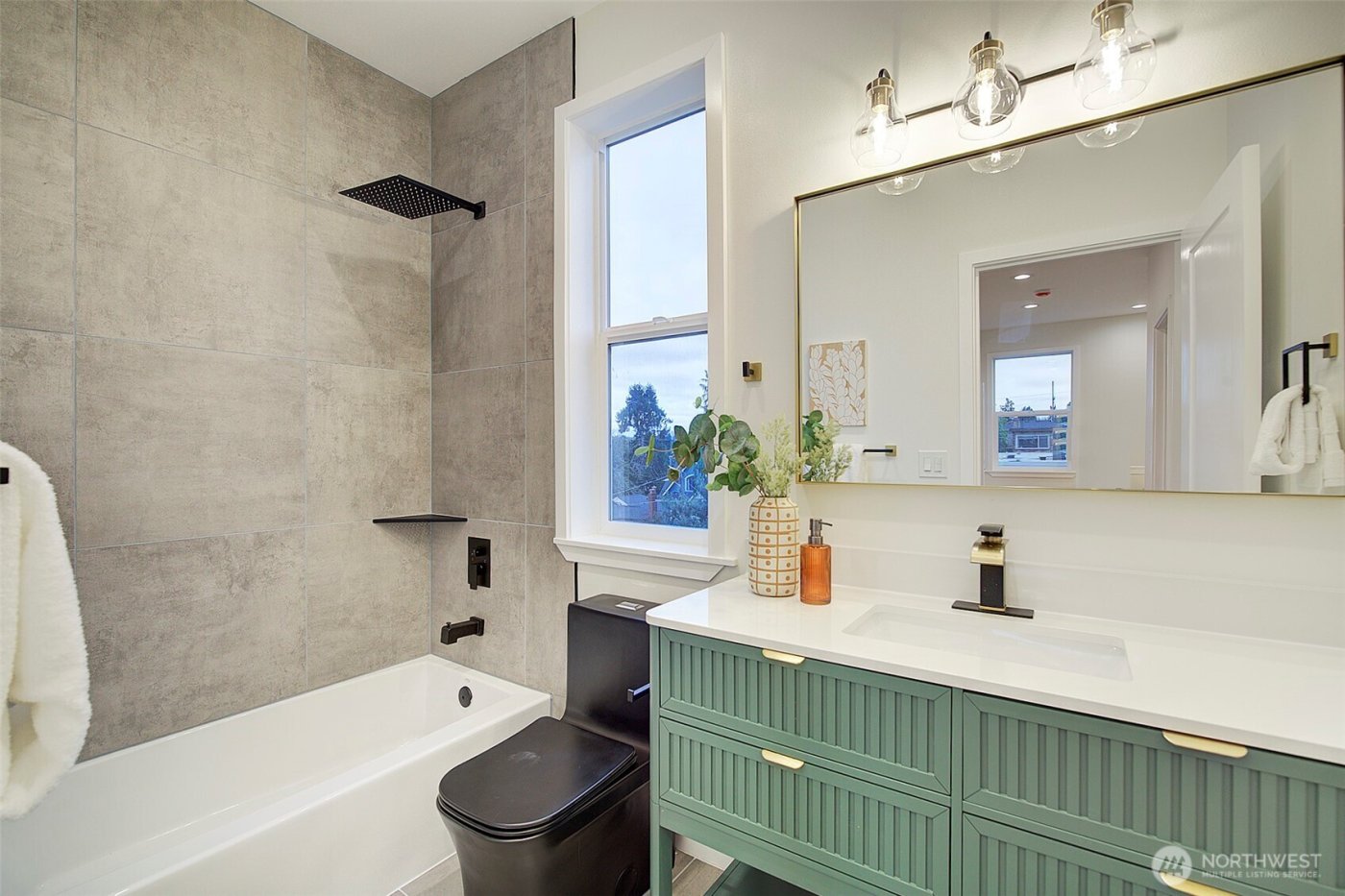 7008 Linden Avenue N, Seattle, WA 98103-5108