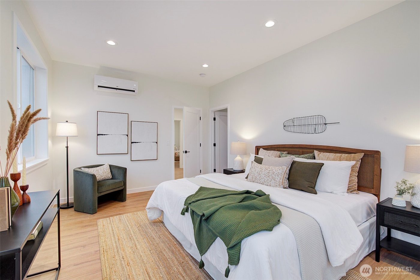 7008 Linden Avenue N, Seattle, WA 98103-5108