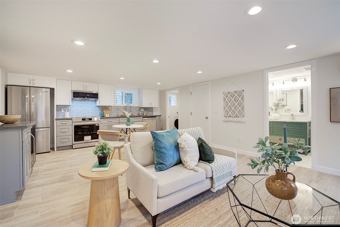 7008 Linden Avenue N, Seattle, WA 98103-5108