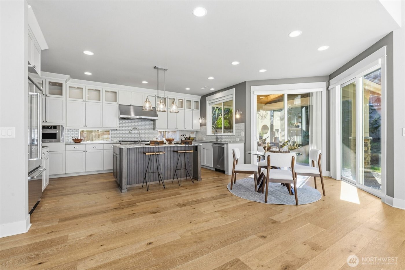 14003 NE 6th Place , Bellevue, WA 98007-4404