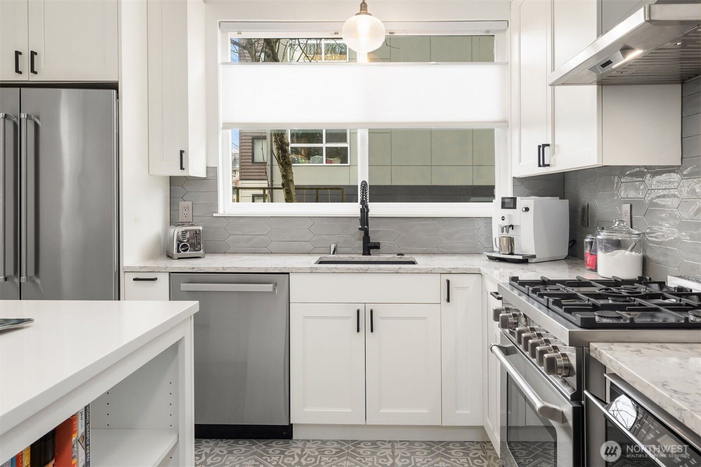 2009 E John Street , Seattle, WA 98112