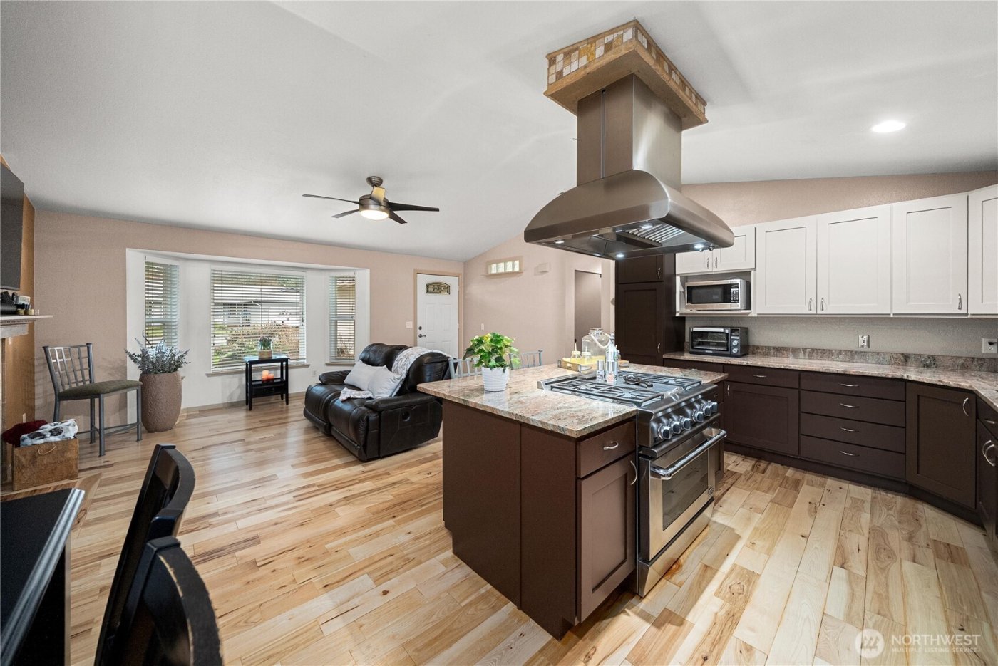 21621 SE 238th Street , Maple Valley, WA 98038-8565