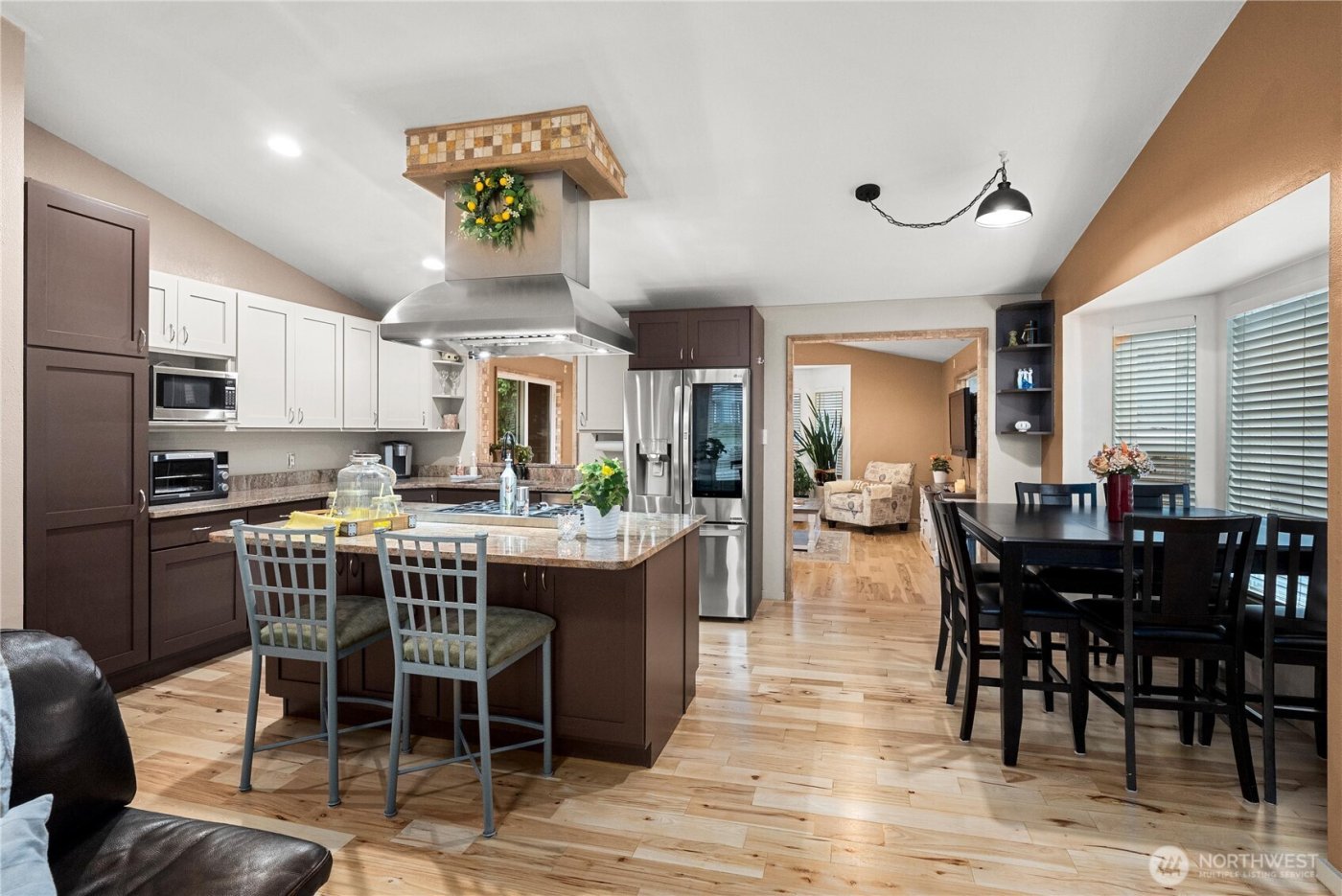 21621 SE 238th Street , Maple Valley, WA 98038-8565