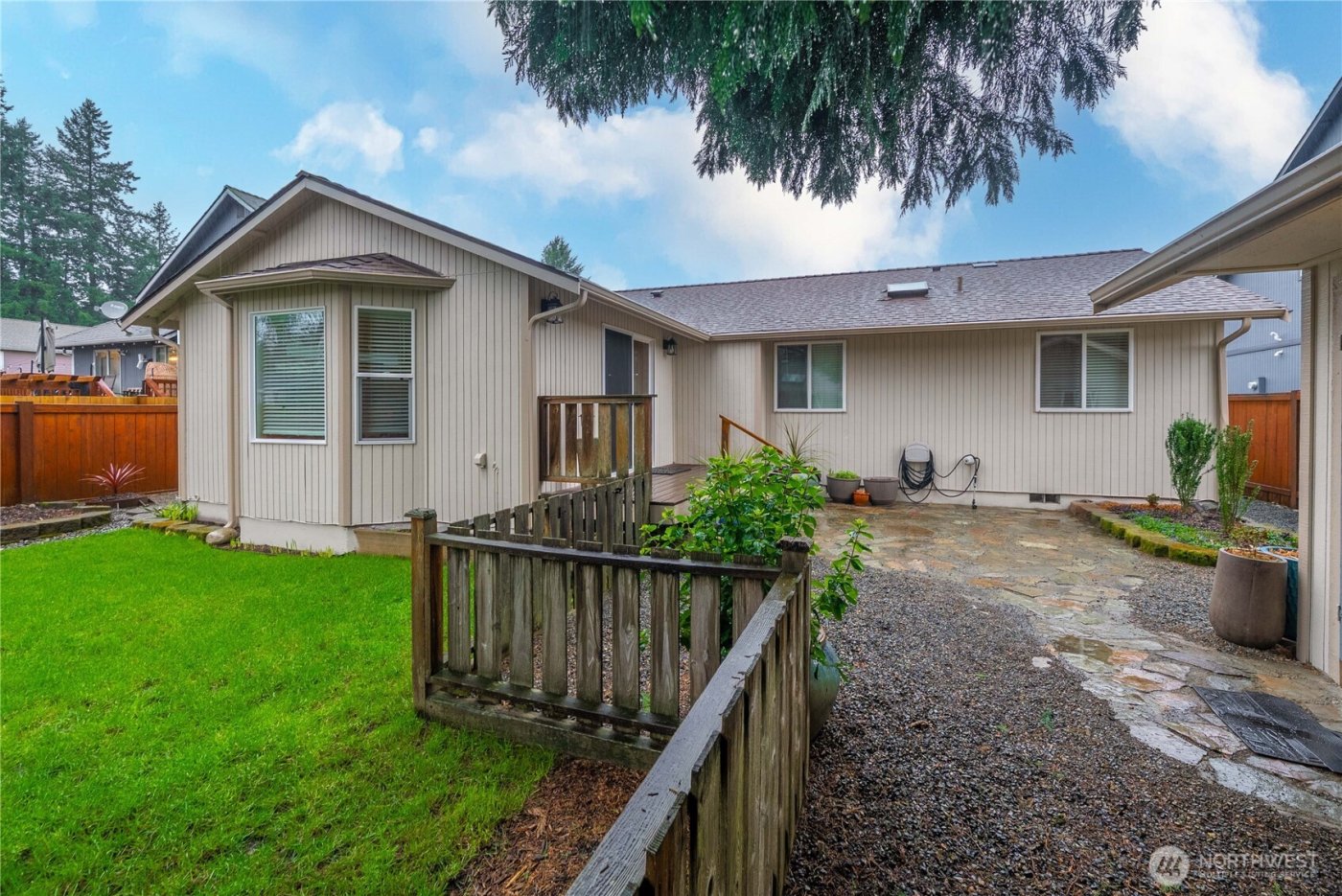 21621 SE 238th Street , Maple Valley, WA 98038-8565