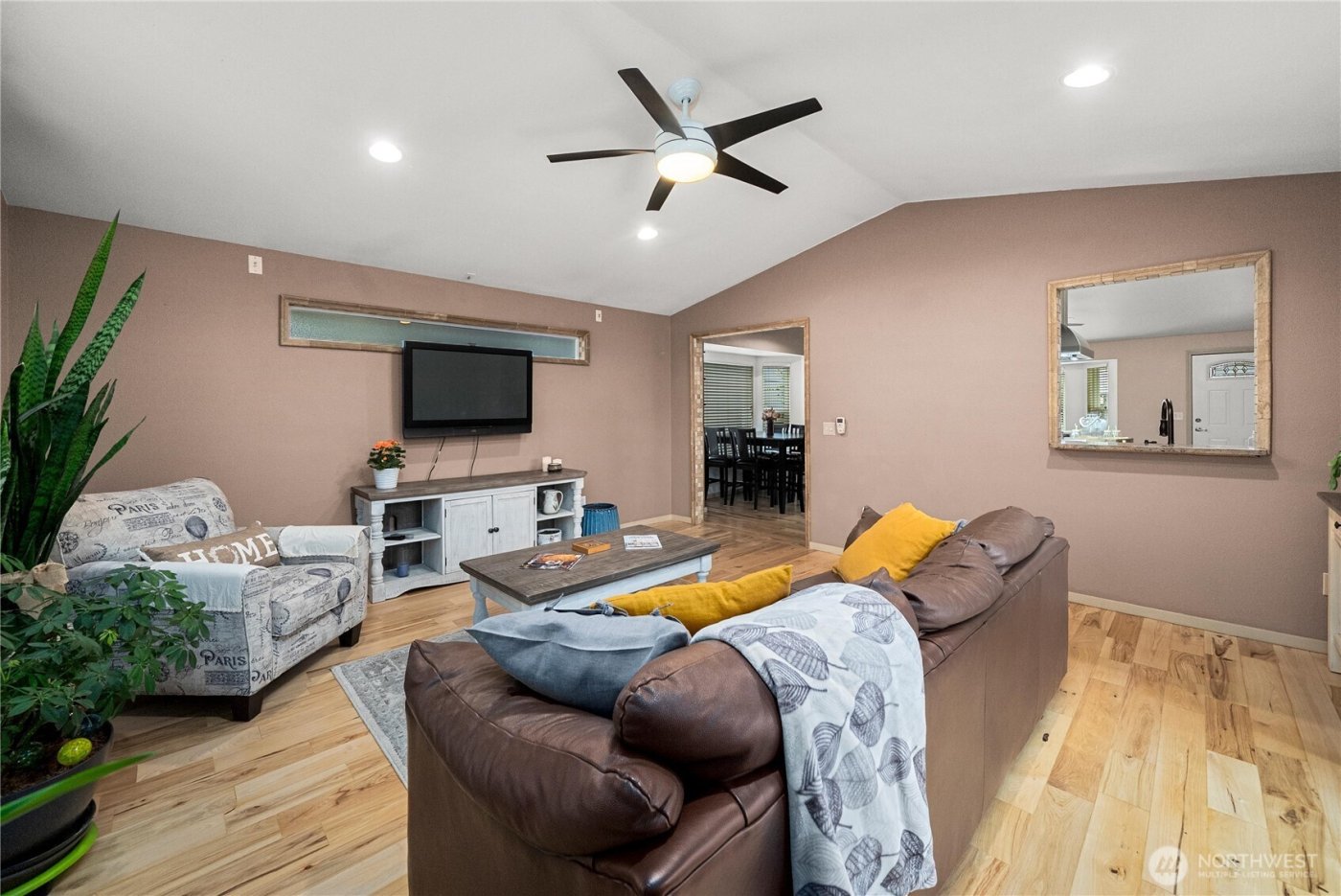 21621 SE 238th Street , Maple Valley, WA 98038-8565