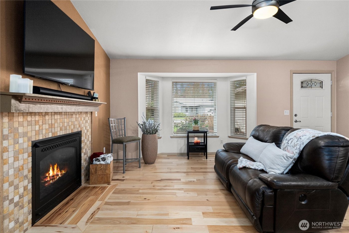 21621 SE 238th Street , Maple Valley, WA 98038-8565