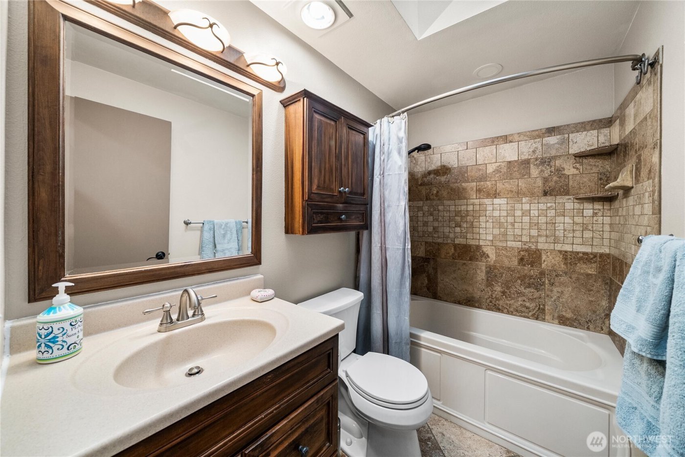 21621 SE 238th Street , Maple Valley, WA 98038-8565