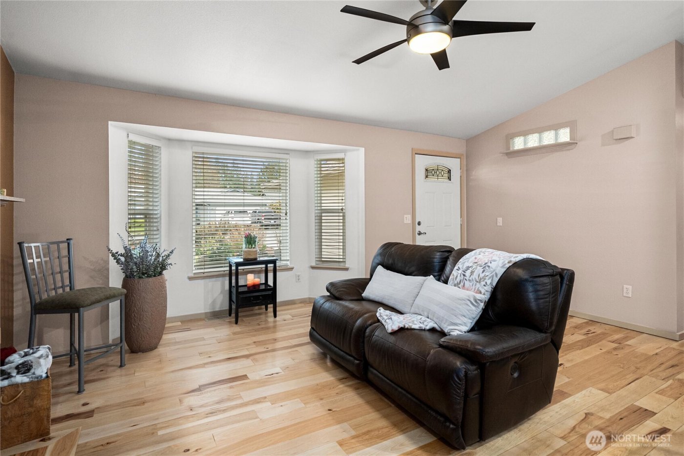 21621 SE 238th Street , Maple Valley, WA 98038-8565