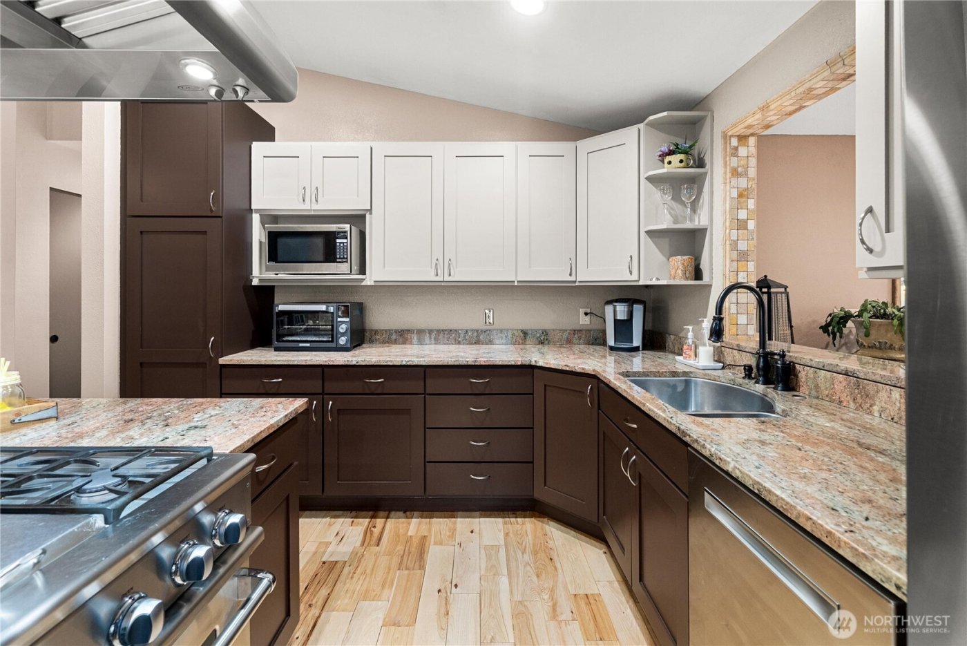 21621 SE 238th Street , Maple Valley, WA 98038-8565