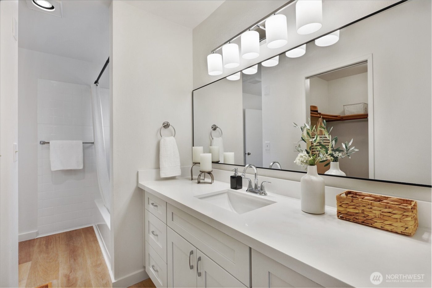 7043 12th Avenue NW, Seattle, WA 98117