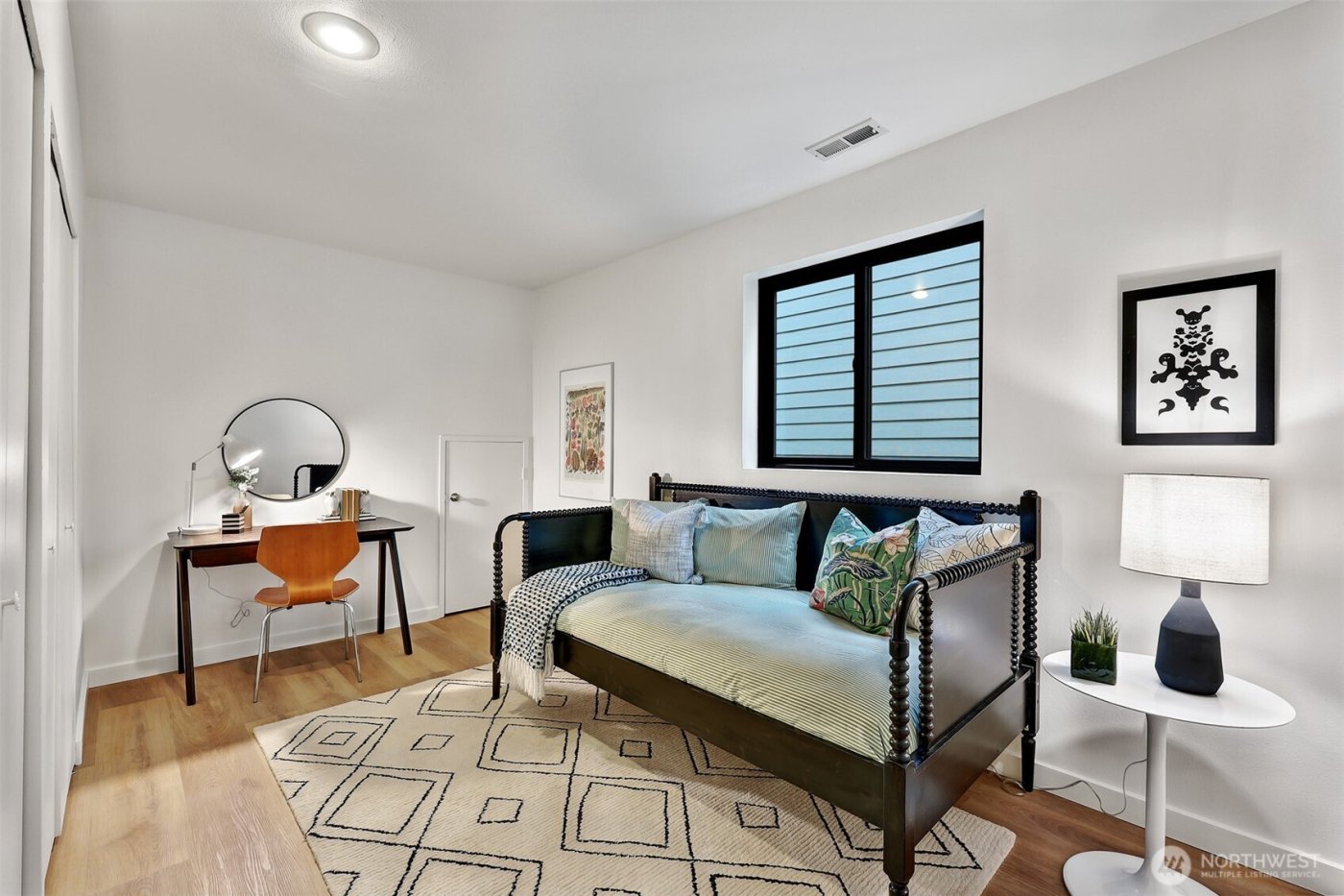 7043 12th Avenue NW, Seattle, WA 98117