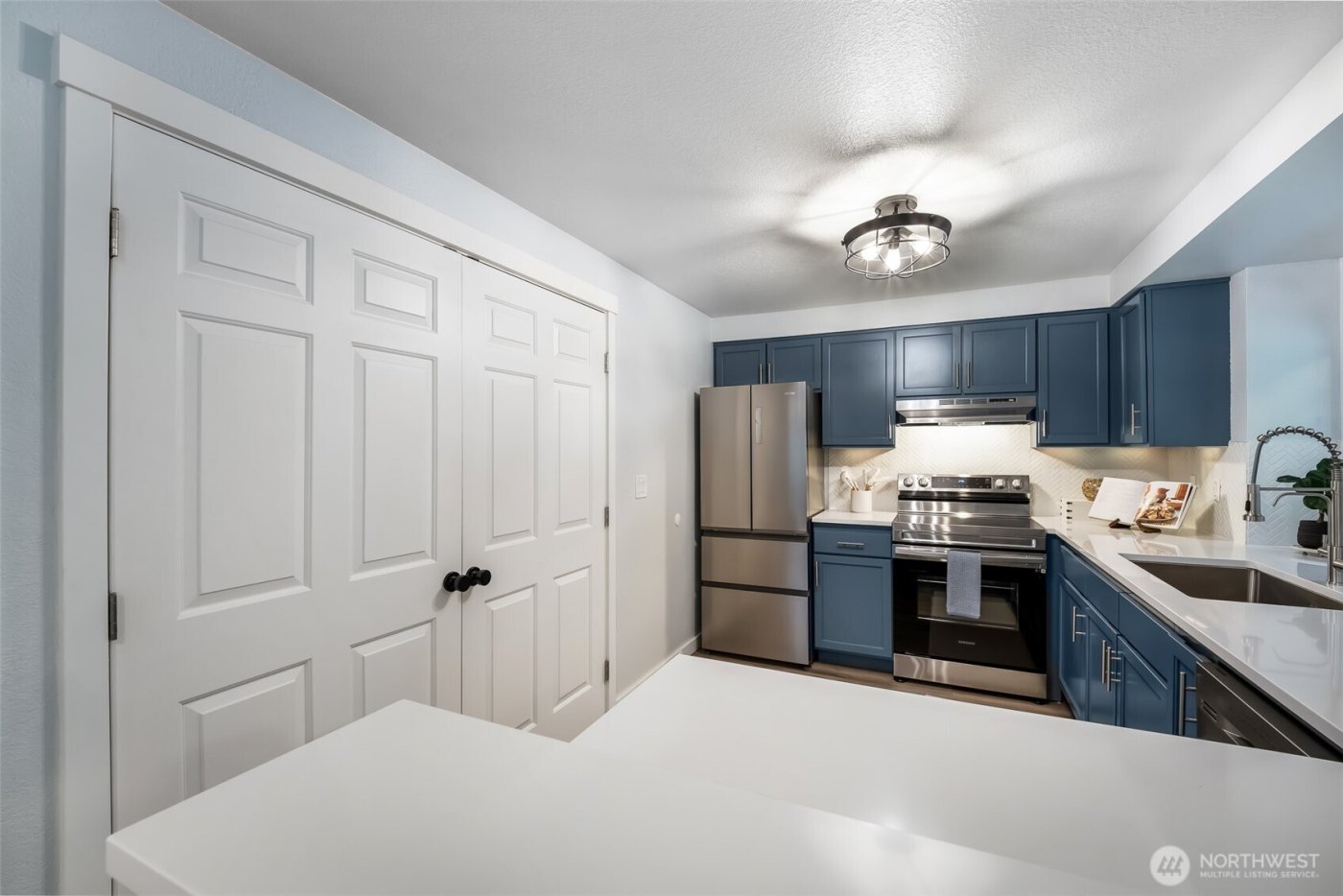 10016 NE 120th Lane #F103, Kirkland, WA 98034